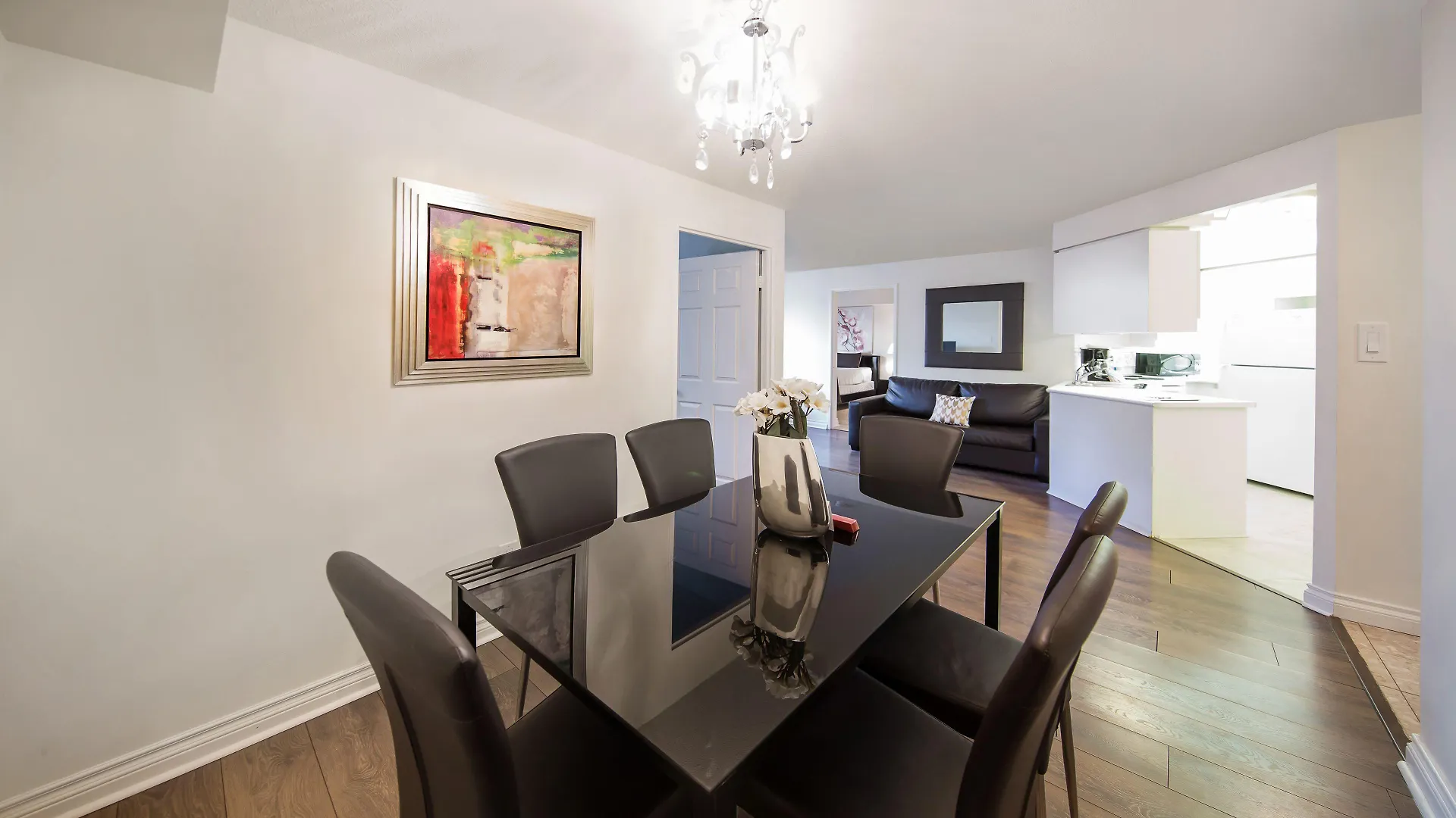 Aparthotel Canada Suites On Bay, Established 1998 Toronto