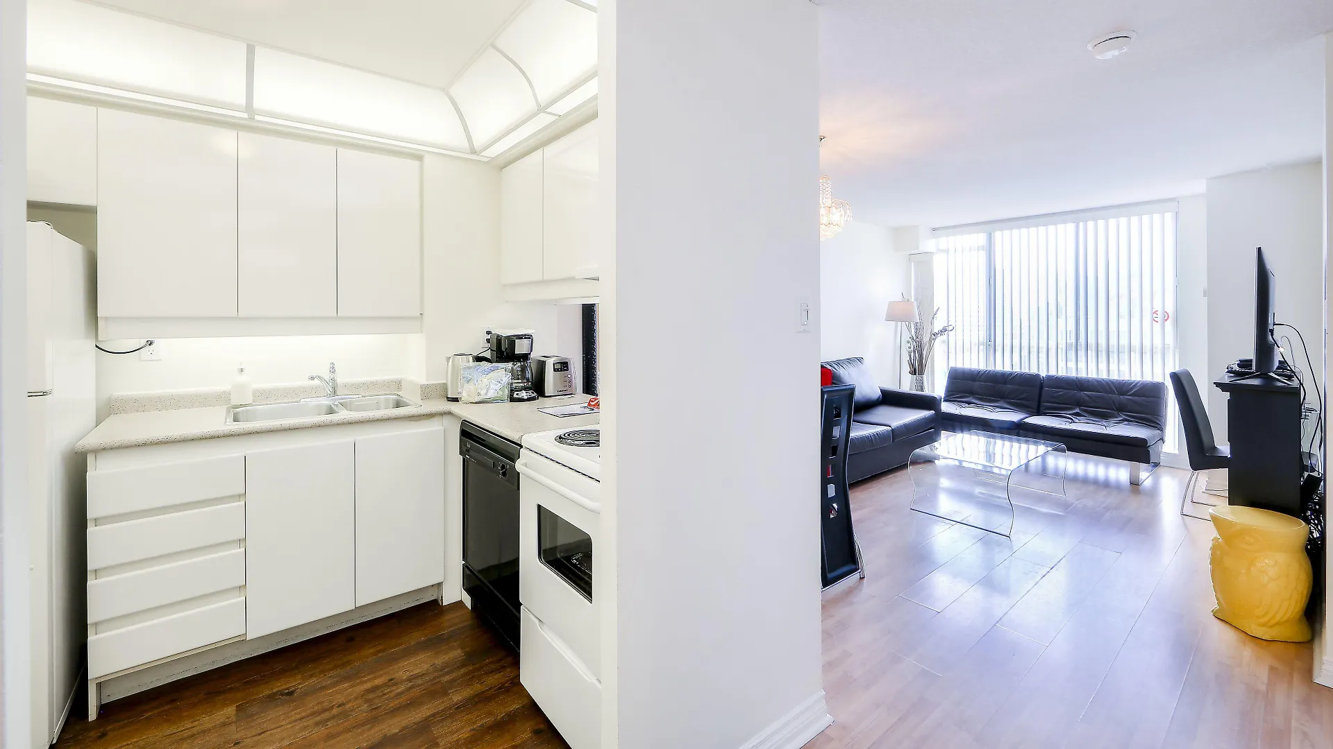 Aparthotel Canada Suites On Bay, Established 1998 Toronto