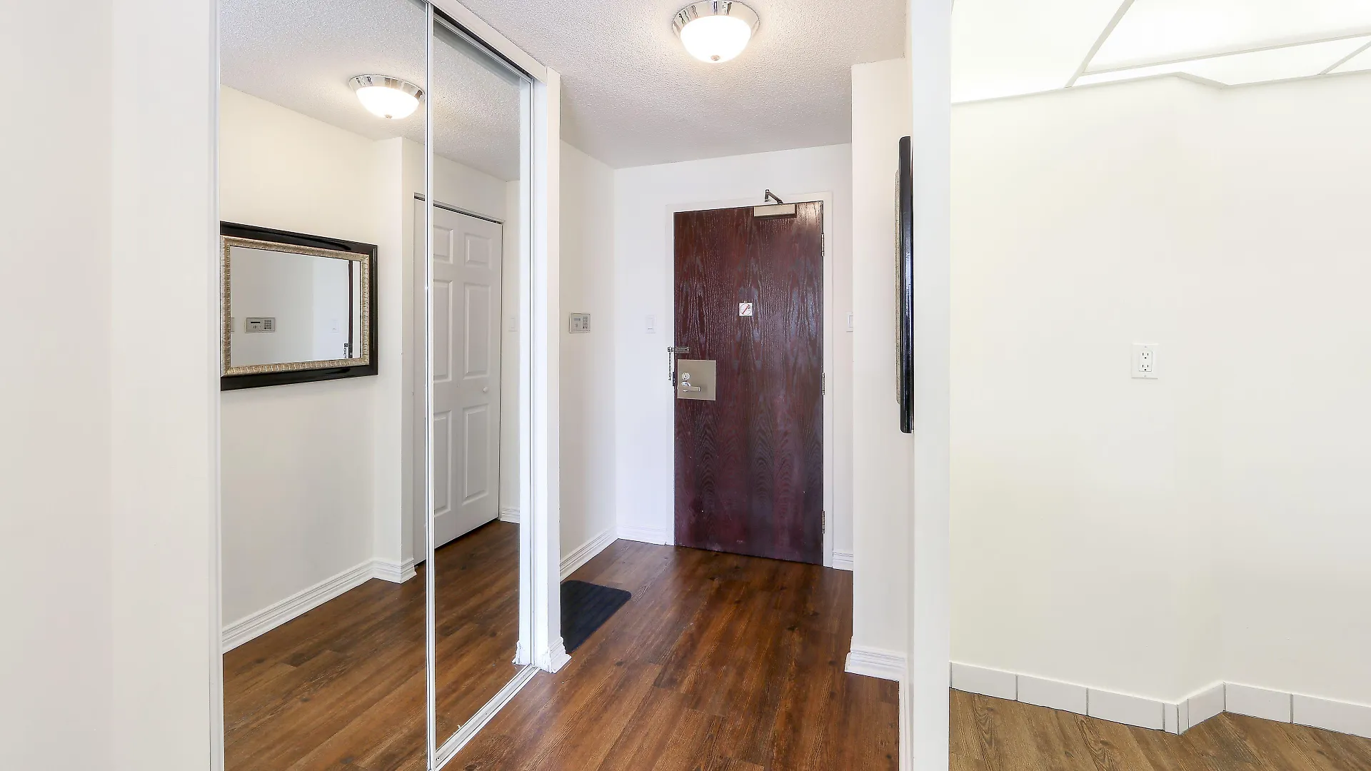 Canada Suites On Bay, Established 1998 Toronto Kanada